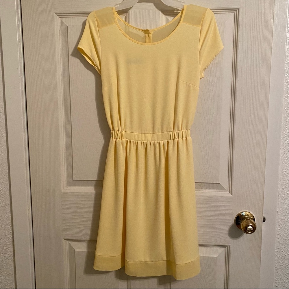 Maurices Pale Yellow Short Sleeve Dress